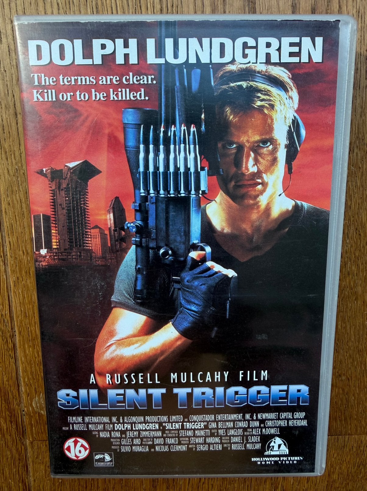 VHS videoband: Silent trigger, Verzenden, Gebruikt