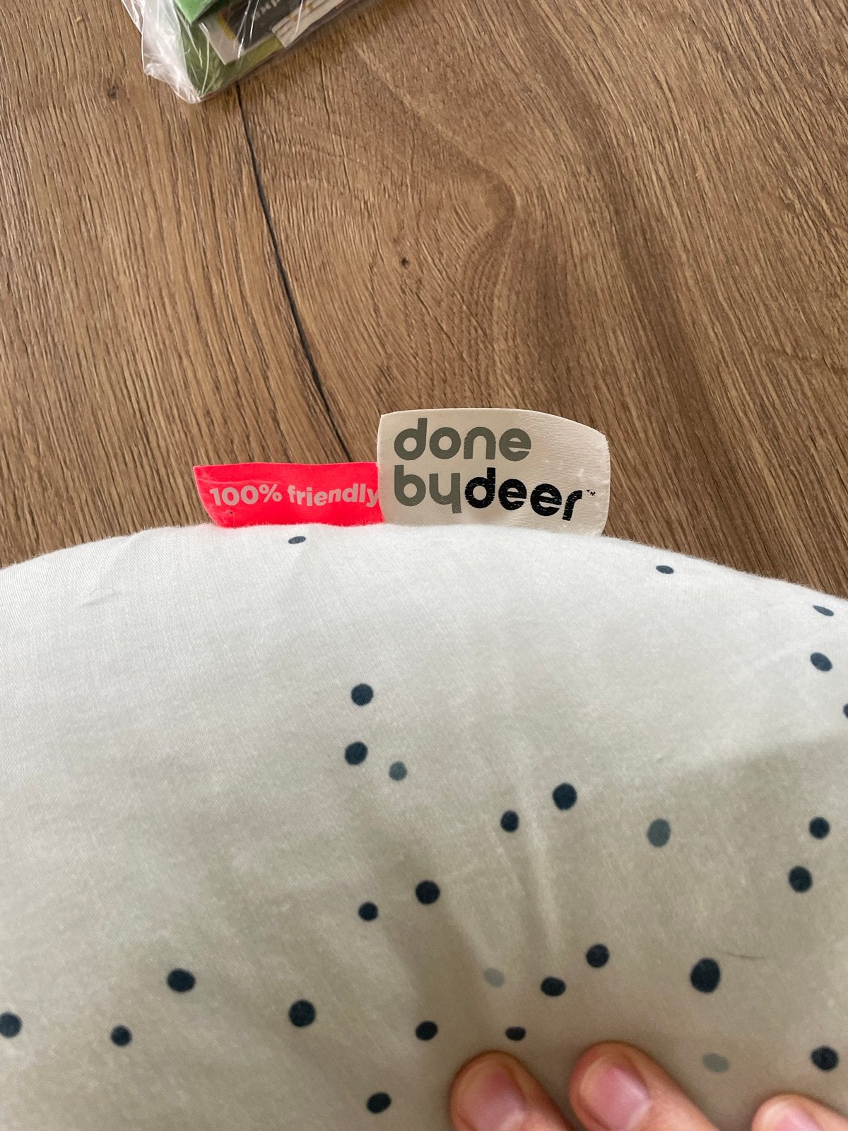 Done by Deer voedingskussen met stippen, Ophalen, Zo goed als nieuw