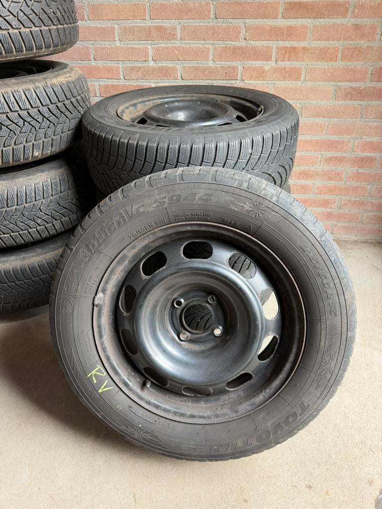 Autobanden Winterbanden velgen banden stalenvelgen 215 60 16, Ophalen of Verzenden, Gebruikt