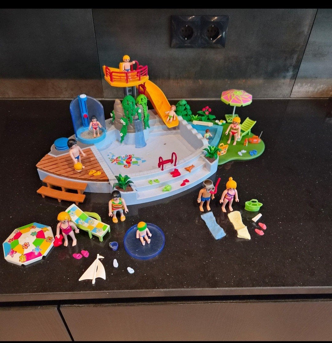Playmobil Zwembad met glijbaan en figuren, Ophalen of Verzenden, Zo goed als nieuw, Jongen of Meisje