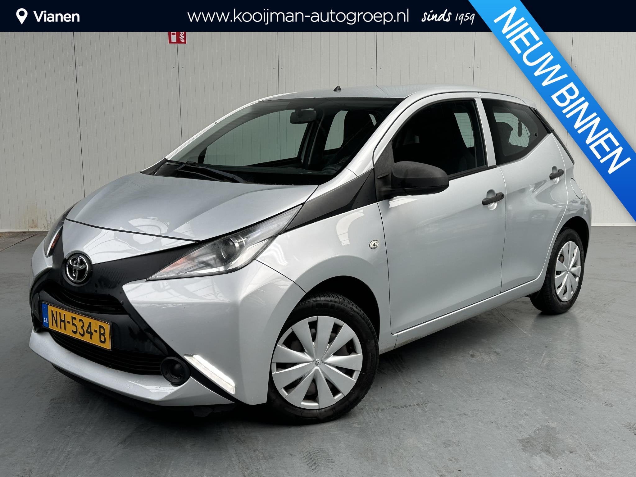 Toyota Aygo 1.0 VVT-i x-now, Auto's, Toyota, Stof, Gebruikt, Euro 6, 4 stoelen