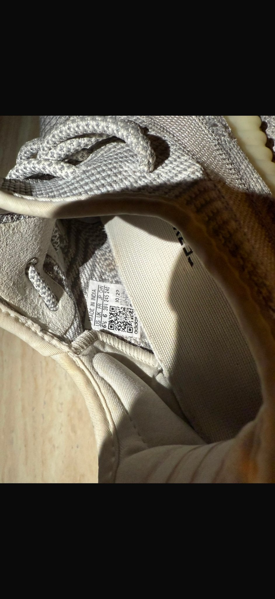 Adidas Yeezy Boost 350 V2 - Zo goed als nieuw, Kleding | Dames, Ophalen of Verzenden, Zo goed als nieuw, Grijs, Sneakers of Gympen