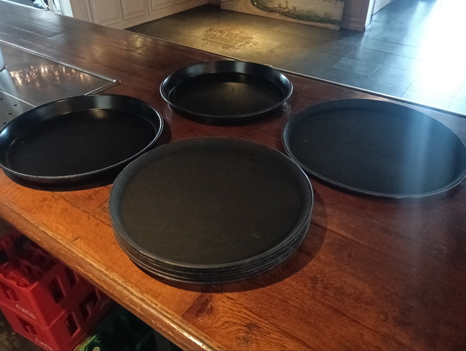 9 zwarte ronde dienbladen, Ophalen, Kunststof, Gebruikt, Met opstaande rand