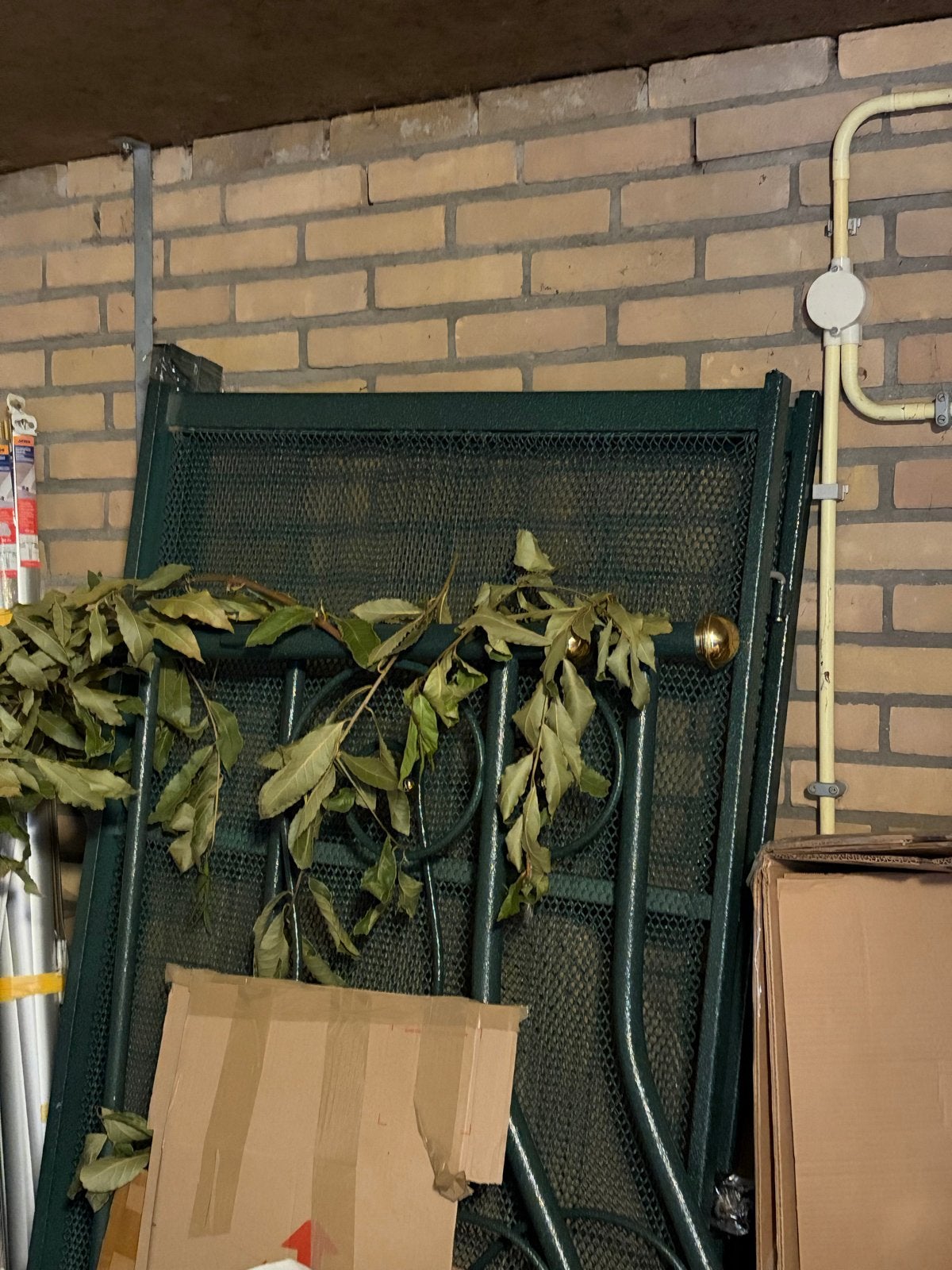 Gratis af te halen: Ouderwets bedframe, Ophalen, Gebruikt, Eenpersoons, Overige maten