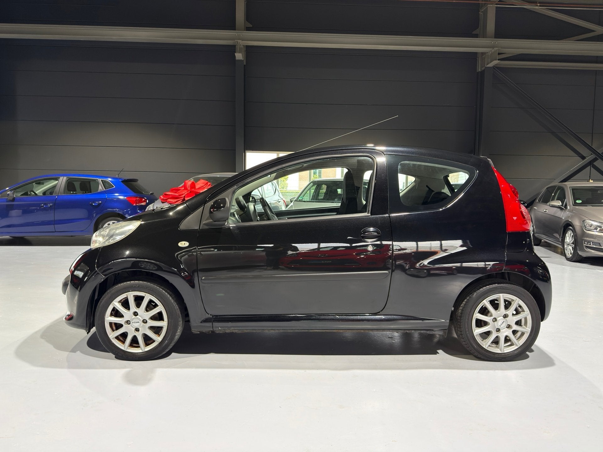 Peugeot 107 1.0-12V XS Automaat | Airco | Elektr. Ramen, Stof, Gebruikt, Bedrijf, Grijs