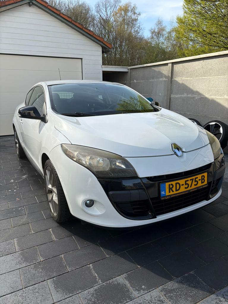 Renault Mégane 1.6 16V 81KW Coupe 2010 Wit, Auto's, Renault, Voorwielaandrijving, Stof, Zwart, 4 cilinders