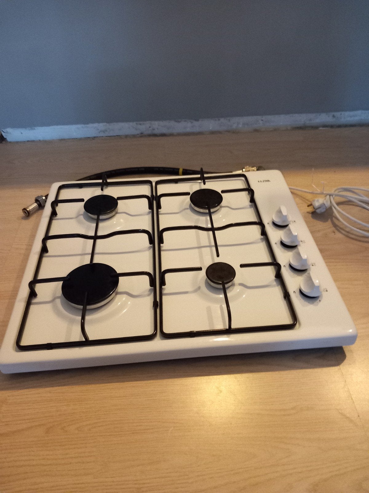 ETNA gaskookplaat met electrische ontsteking en gasslang, Witgoed en Apparatuur, Kookplaten, Ophalen, 4 kookzones, Zo goed als nieuw