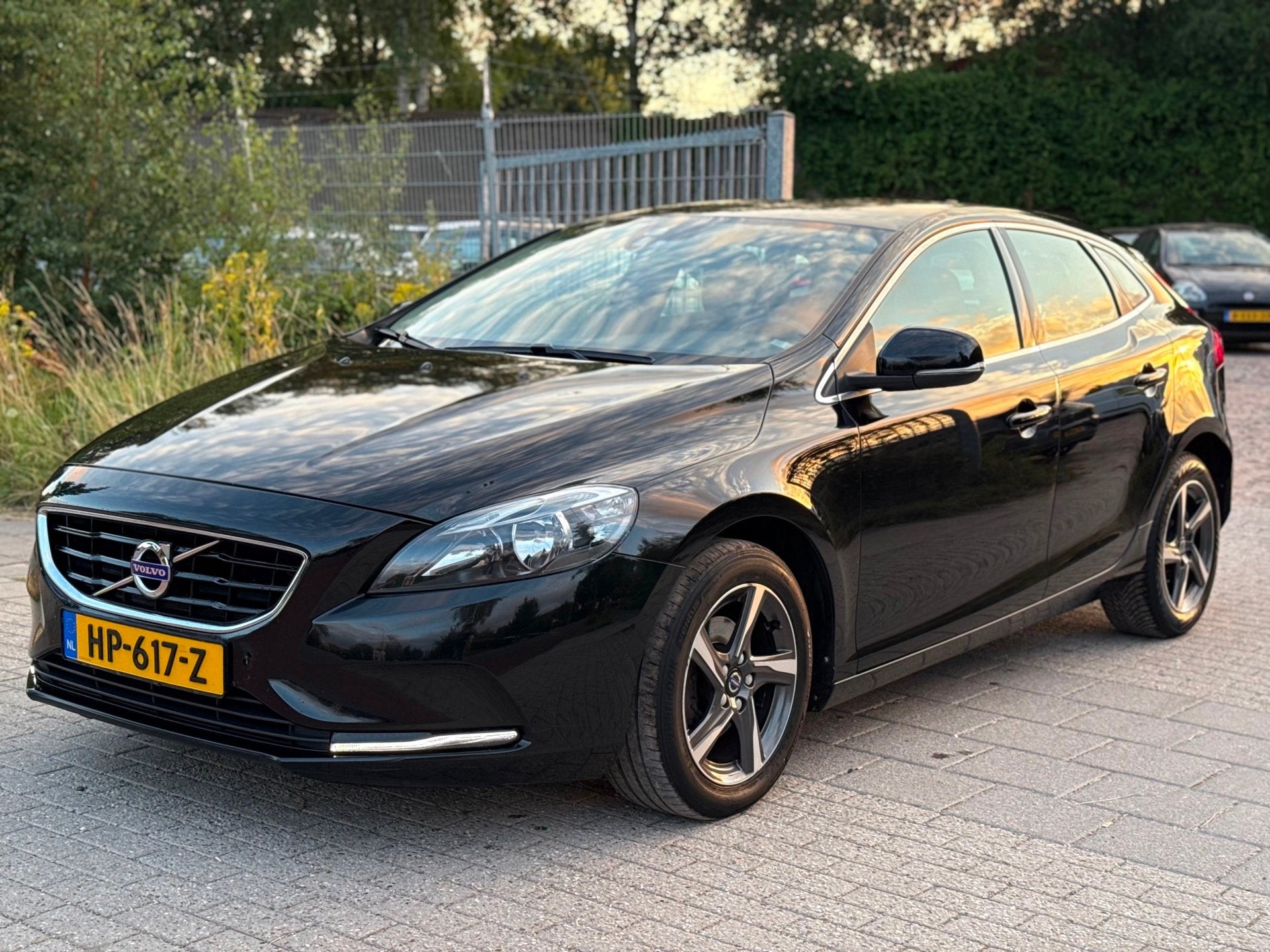 Volvo V40 2.0 D2 R-Design Business Airco Cruise Navi PDC, Auto's, Volvo, Voorwielaandrijving, Gebruikt, Euro 6, 4 cilinders