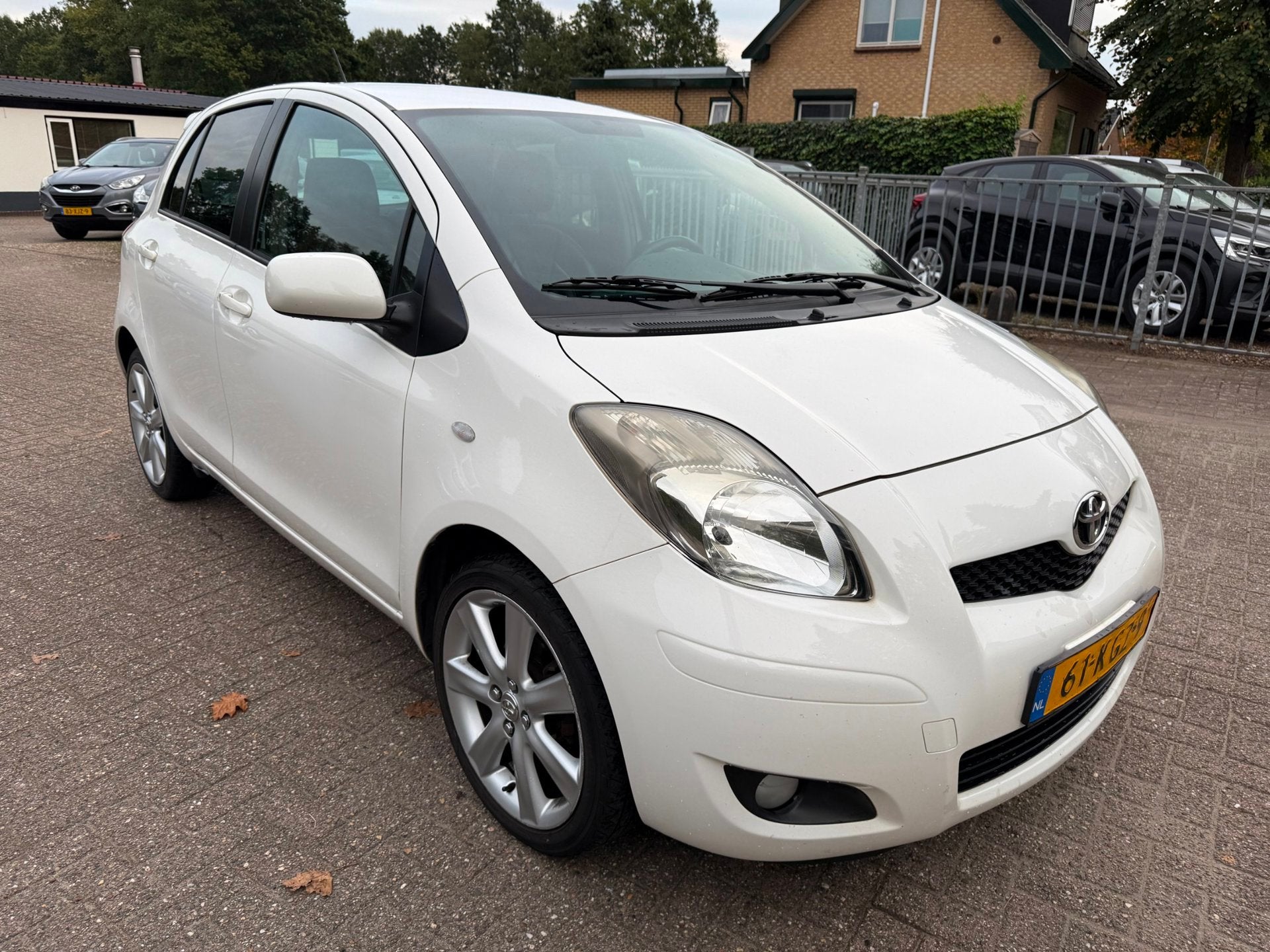 Toyota Yaris 1.3 VVTi 5-DRS Dynamic AIRCO LEDER STOELVERW LM, Auto's, Voorwielaandrijving, 101 pk, Zwart, 4 cilinders