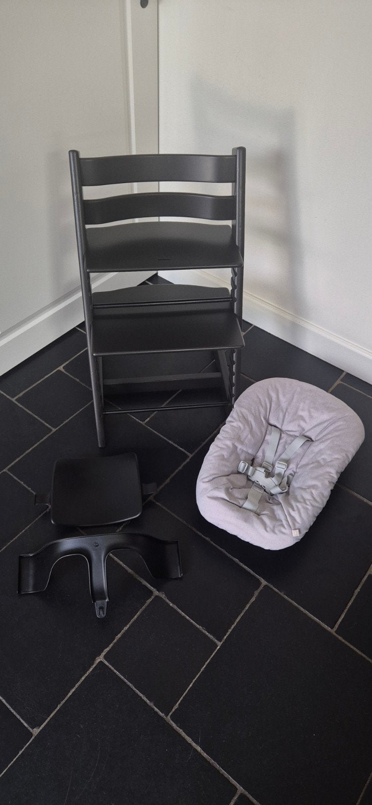 Stokke Tripp Trapp Zwart Nieuw Model Complete Set, Ophalen, Zo goed als nieuw, Meegroeistoel, Gordel(s)