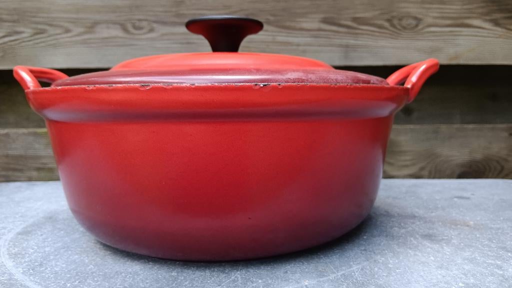 LE CREUSET gietijzeren pan faitout 24 cm kersenrood (G279), Huis en Inrichting, Keuken | Potten en Pannen, Ophalen of Verzenden