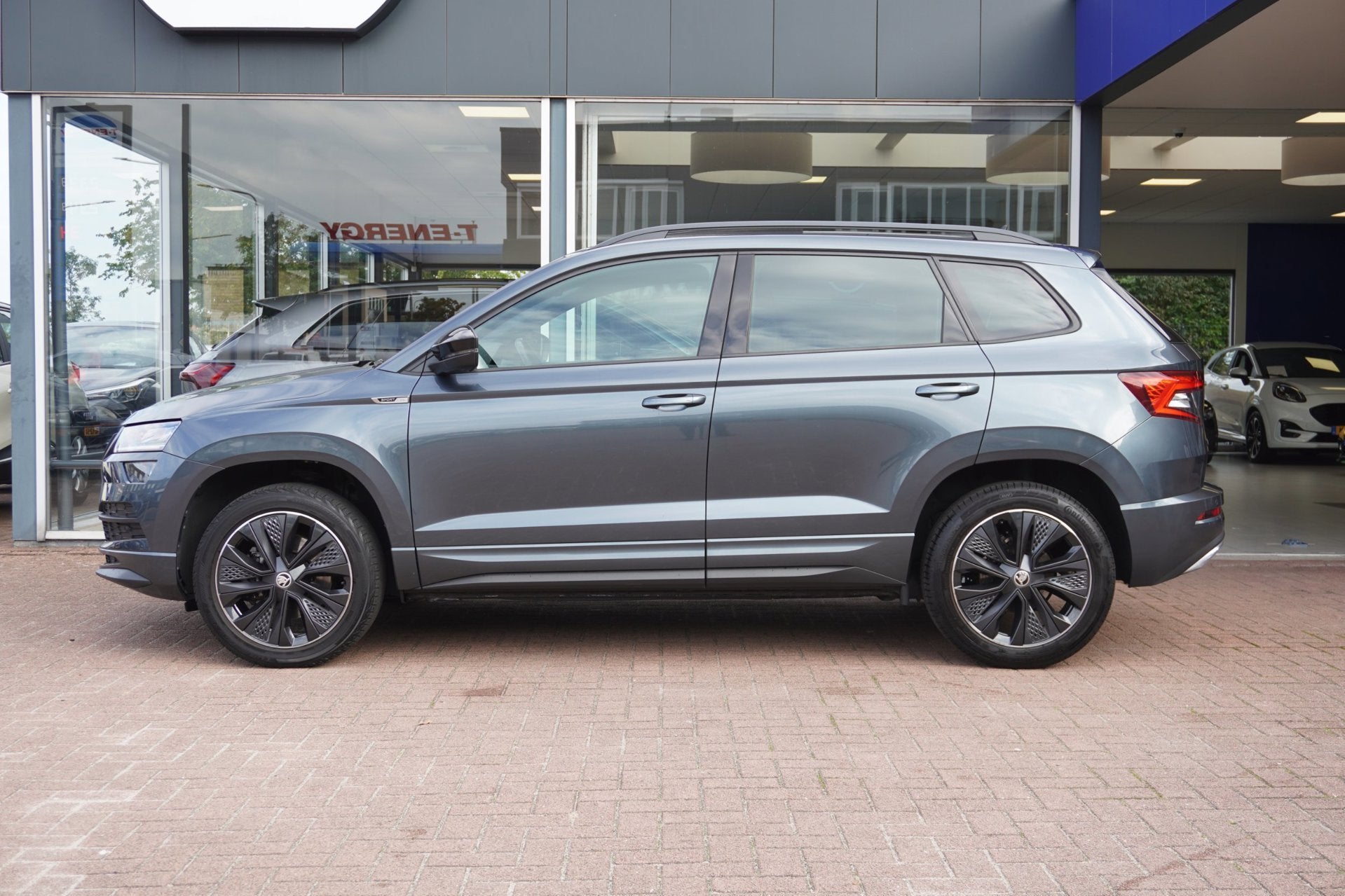 Skoda Karoq 1.5 TSI ACT Sportline Business Automaat | Carpla, Auto's, Dealer onderhouden, Stof, 4 cilinders, Karoq