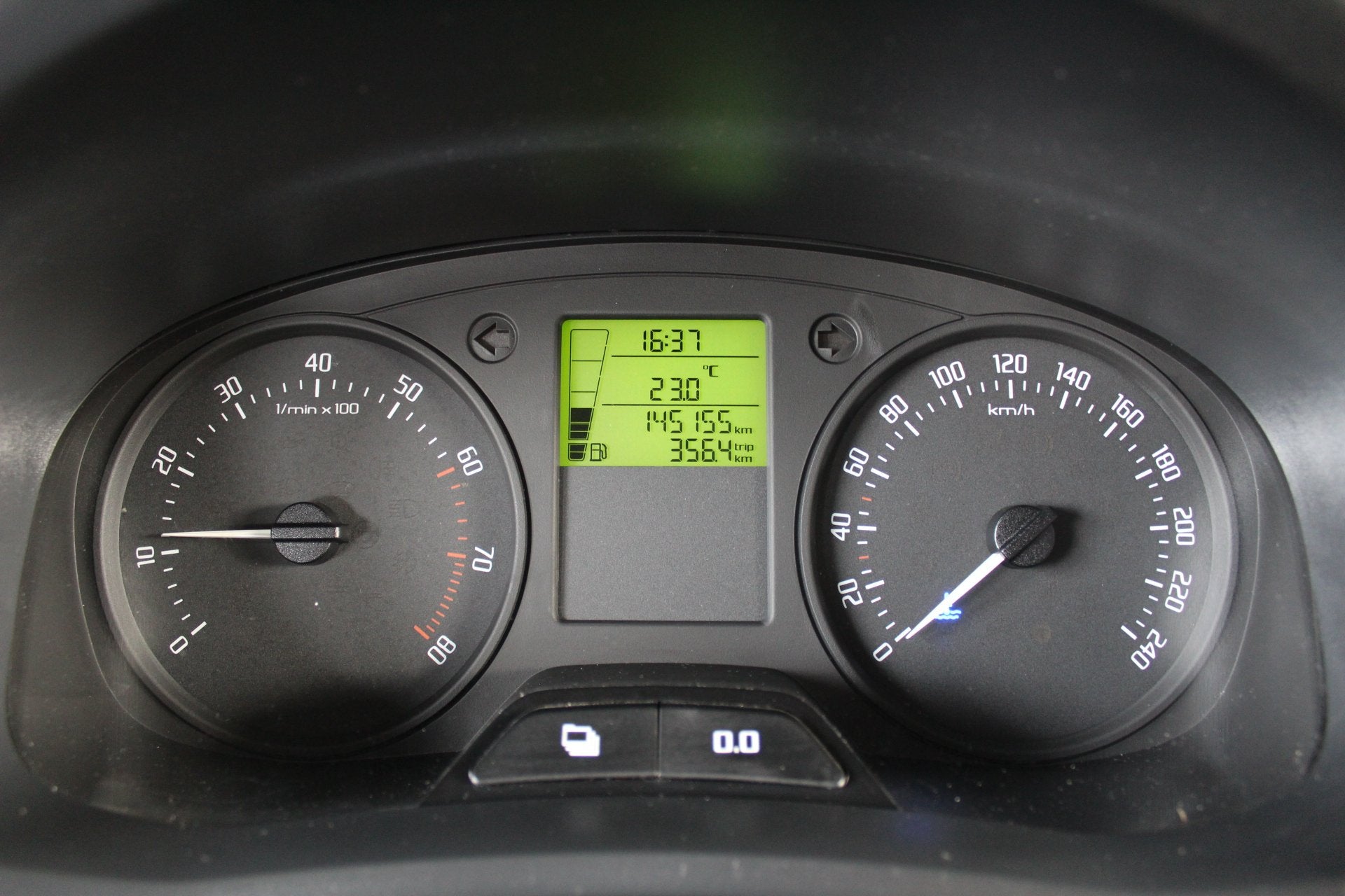 Skoda Roomster 1.2i "Plus Edition" Airco + AUX ! (bj 2011), Voorwielaandrijving, Gebruikt, Zwart, Zwart