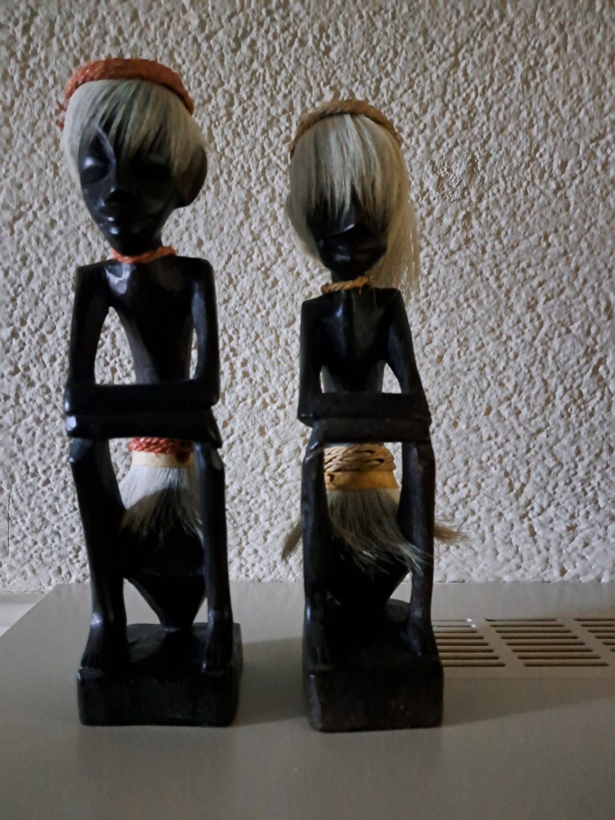 2 Afrikaanse beeldjes Tribal Art, Ophalen, 20 - 50 cm, Hout, Bruin