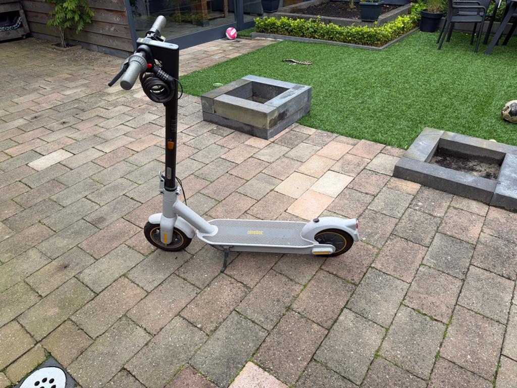 Ninebot G30LE II elektrische step, Fietsen en Brommers, Steps, Ophalen of Verzenden, Zo goed als nieuw, Elektrische step (E-scooter)