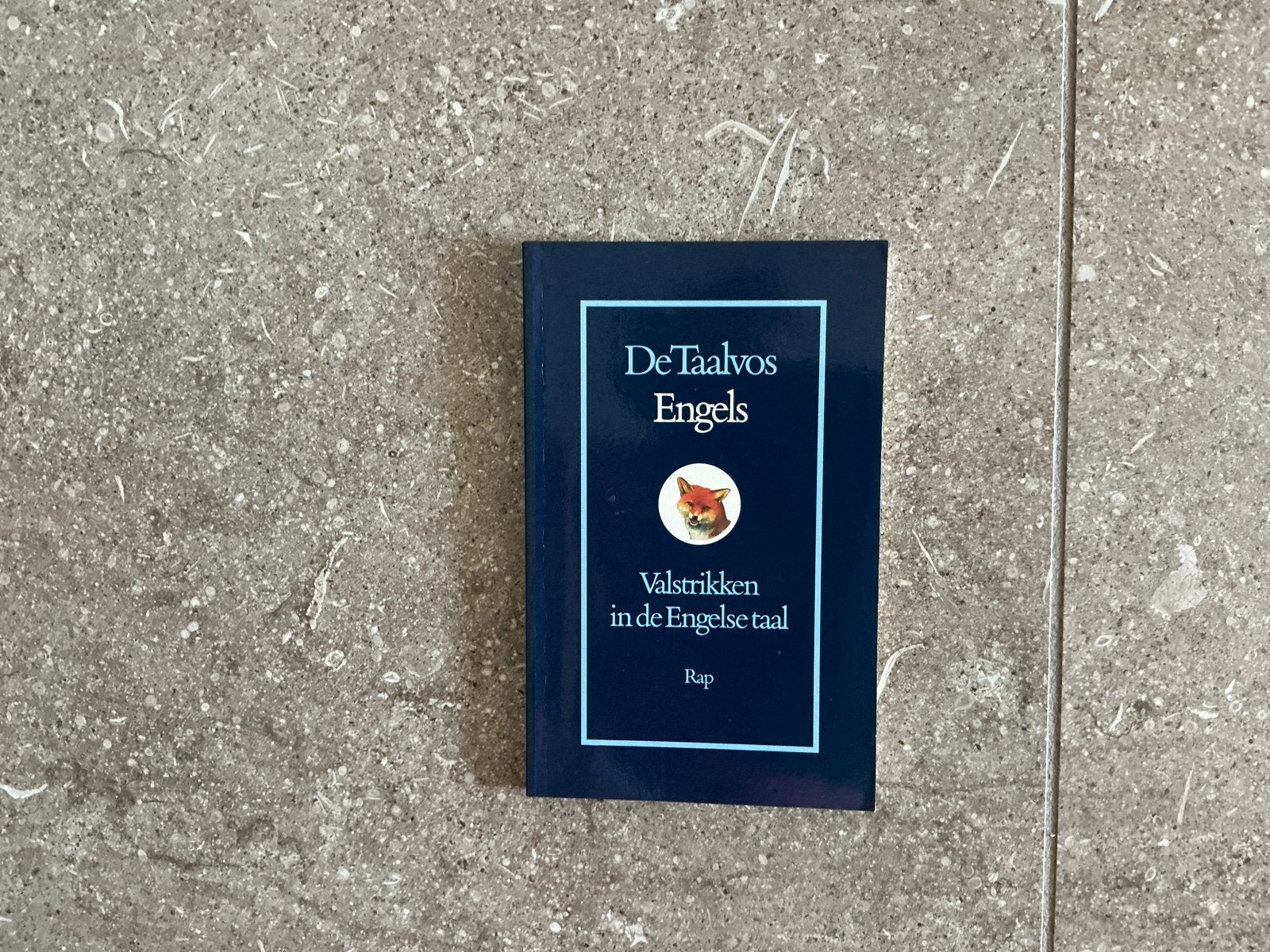 De Taalvos Engels - Valstrikken in de Engelse taal (KWF), Nederlands, Ophalen of Verzenden, Zo goed als nieuw, Van Dale