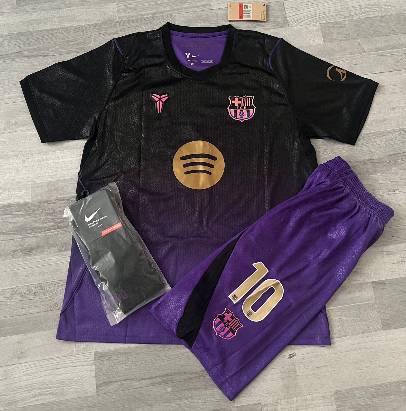 Fc Barcelona Lamine Yamal Away Set L Nieuw, Maat L, Ophalen of Verzenden, Zo goed als nieuw, Set