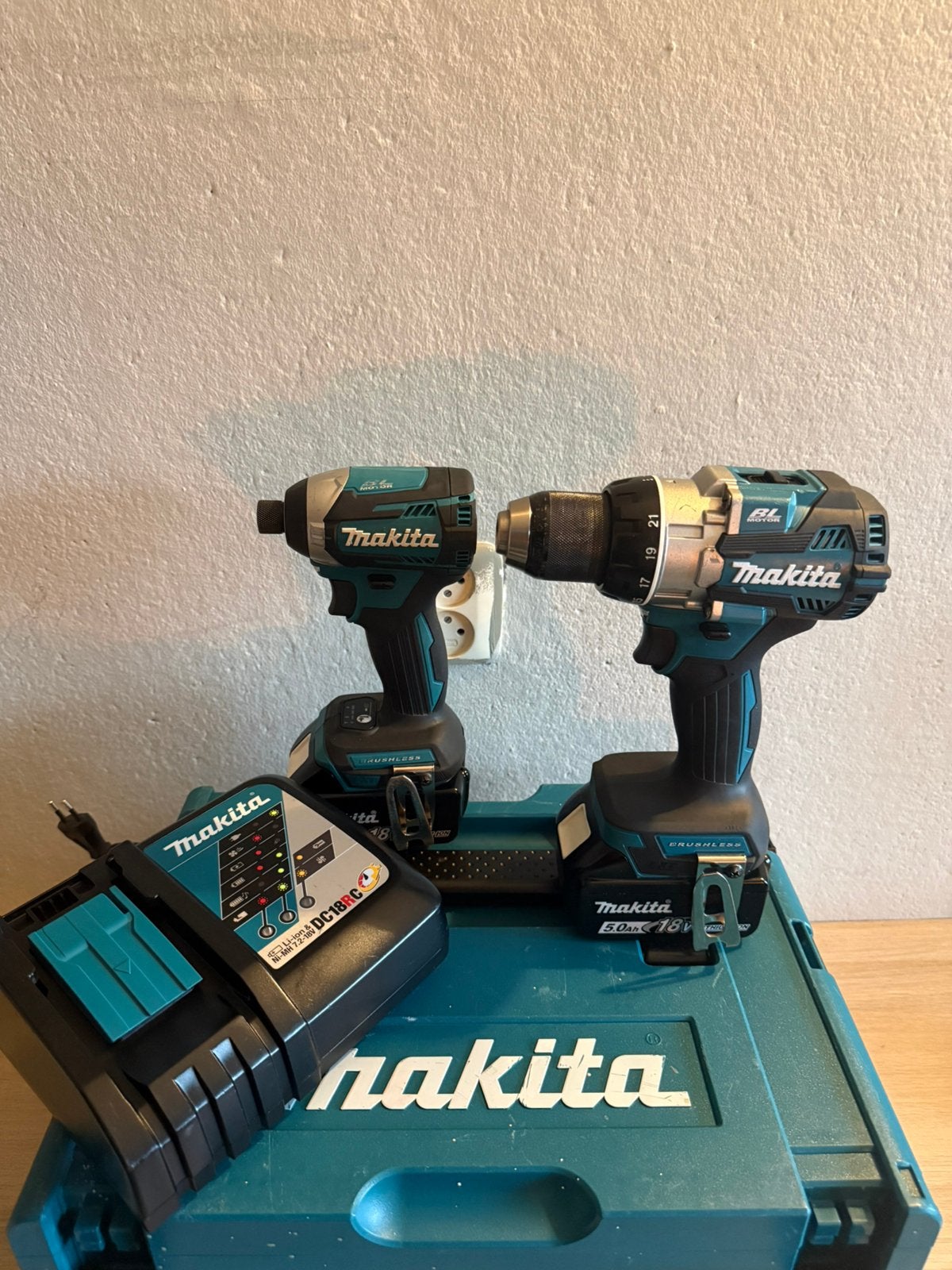 Makita DLX set, Doe-het-zelf en Verbouw, Ophalen, Zo goed als nieuw, Boor- en Schroefmachine