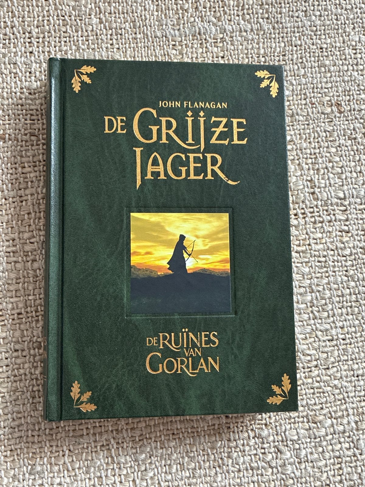 De Grijze Jager: De Ruïnes van Gorlan - John Flanagan, Ophalen of Verzenden, Zo goed als nieuw