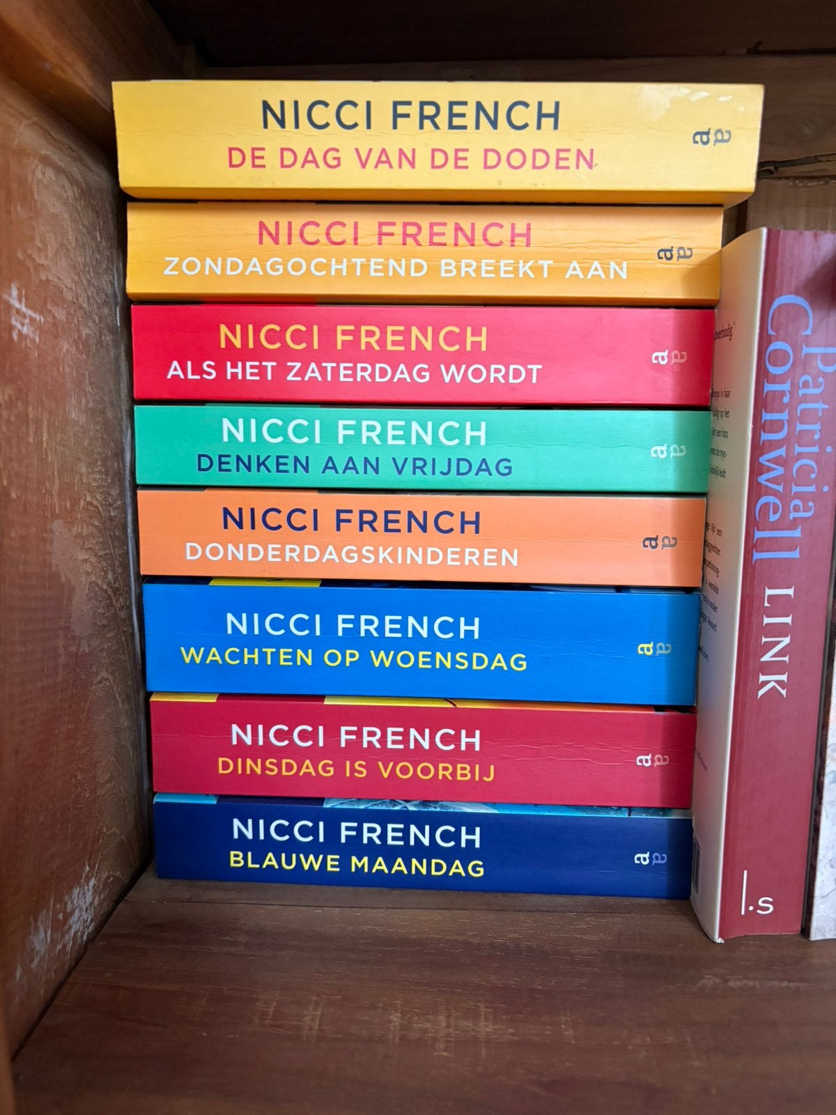 Nicci French serie maandag t/m zondag + slotstuk, Ophalen, Zo goed als nieuw