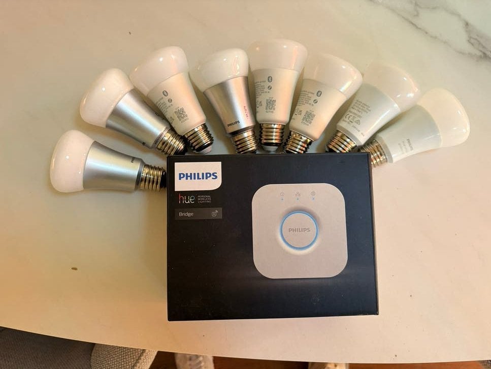 Philips Hue Bridge met 8 Ambient White lampen, Ophalen, Wit, E27 (groot), Dimbaar