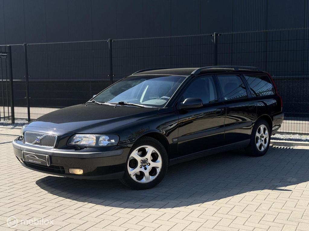 Volvo V70 2.4 |AUT|NWE DISTRIBUTIE+APK|LEDER|STOELVW|CRUISE|, Auto's, 1556 kg, Zwart, Leder en Stof, Zwart