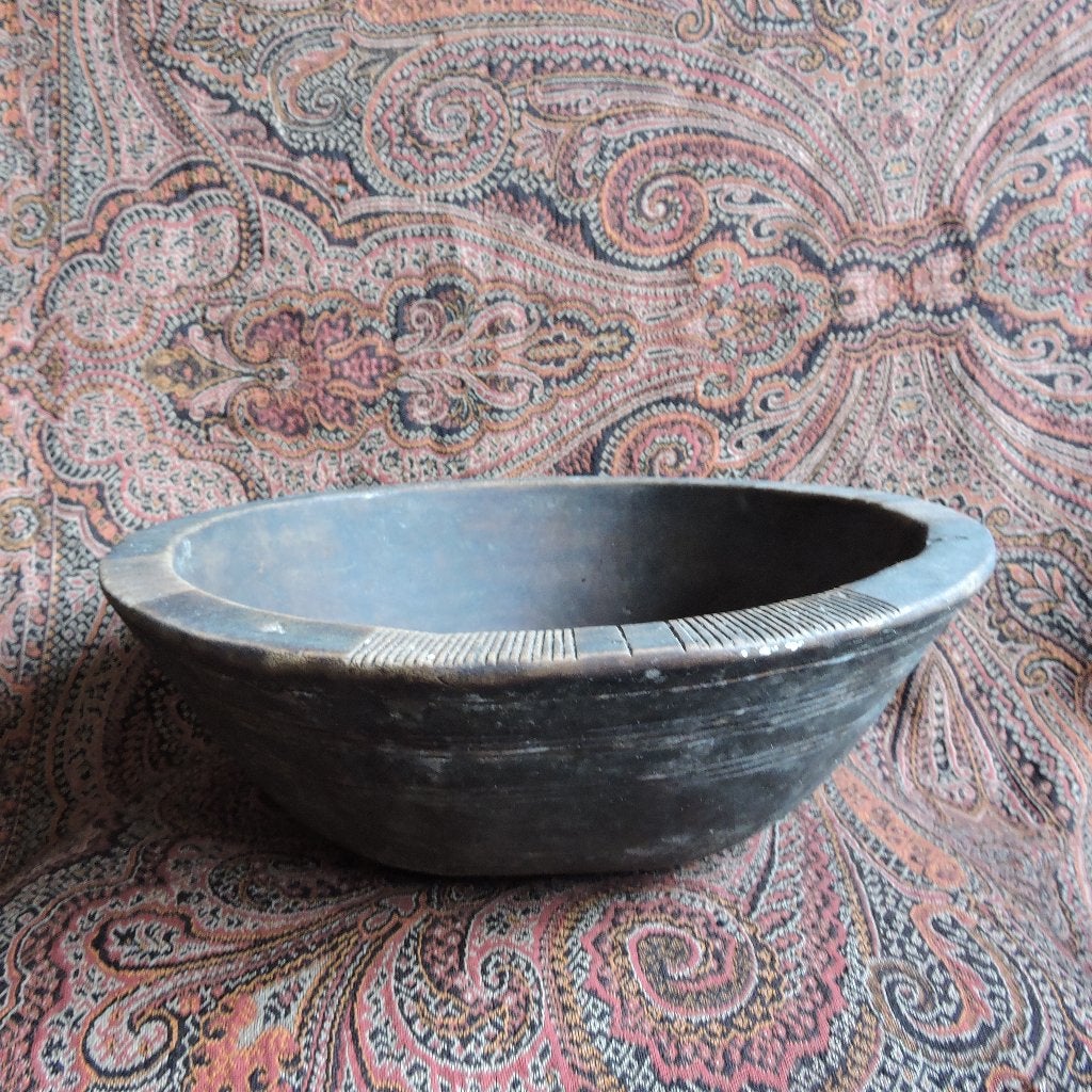 Vintage Afrikaanse Toeareg zwarte houten rustiek kom, Antiek en Kunst, Ophalen of Verzenden