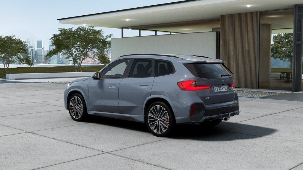 BMW X1 xDrive25e M Sport Automaat / Panoramadak / Trekhaak /, Auto's, BMW, Zwart, Stoelverwarming, Bedrijf, Hybride Elektrisch/Benzine