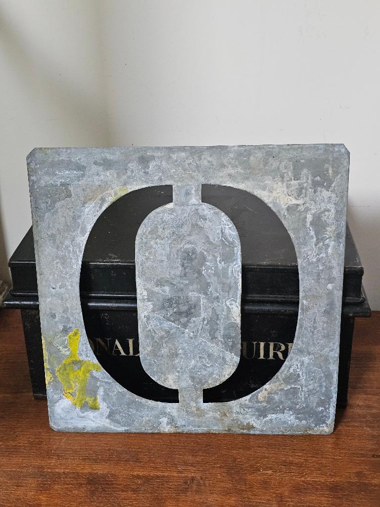 Groot oud zinken lettersjabloon alfabet LETTER 'O' 26X26cm, Antiek en Kunst, Ophalen of Verzenden