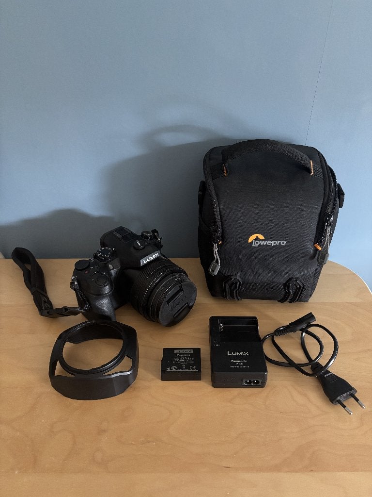 Panasonic Lumix Bridgecamera fz-2000 extra accu en UV filter, Ophalen, Panasonic, Zo goed als nieuw, Ingebouwde flitser