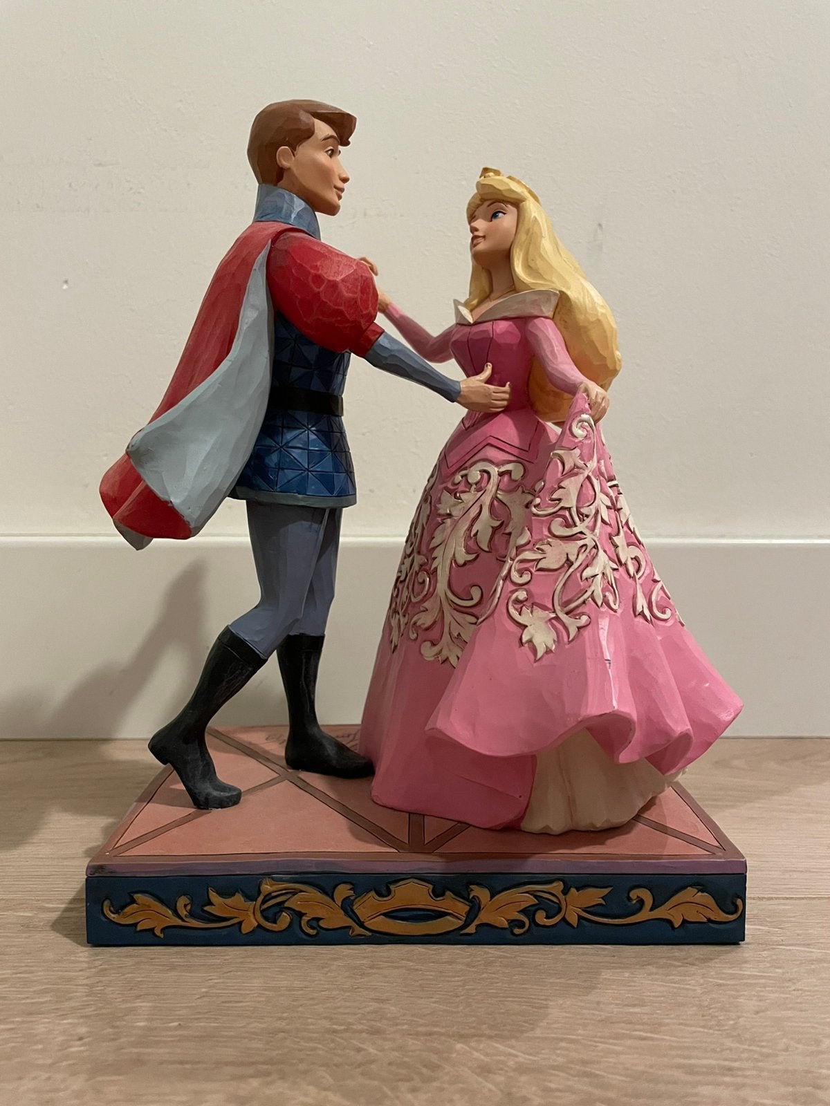 Disney traditions Jim Shore  Aurora - Doornroosje Swept Up, Ophalen of Verzenden, Sneeuwwitje of Doornroosje, Zo goed als nieuw