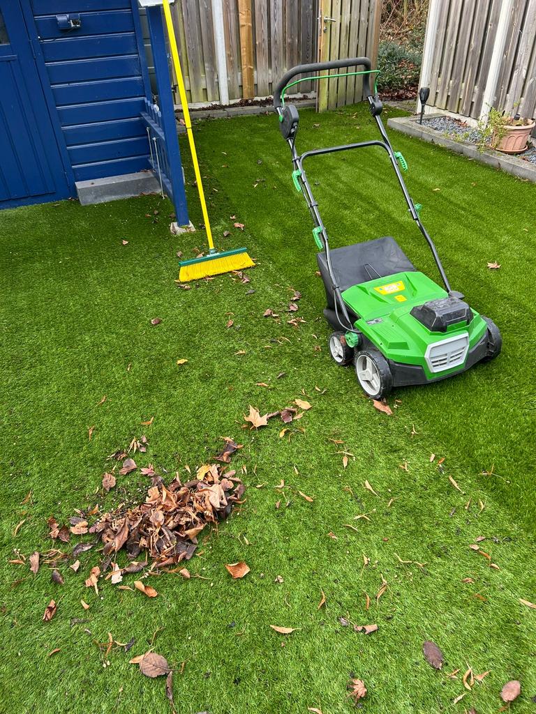 Wij vegen, reinigen en borstelen uw kunstgras gazon schoon!, Ophalen, Nieuw, 20 m² of meer, Kunstgras