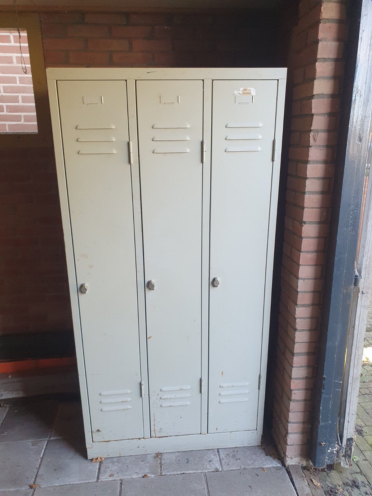 Metalen locker met 3 deuren - Ideaal voor opslag, Huis en Inrichting, Ophalen of Verzenden, Gebruikt, Industrieel