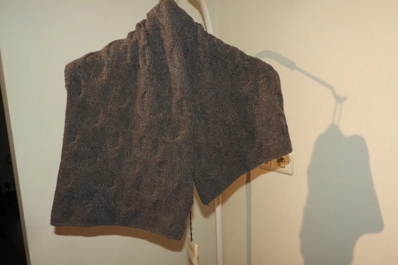 Sarah Pacini shawl grijs breisel motief wol merino Nieuw