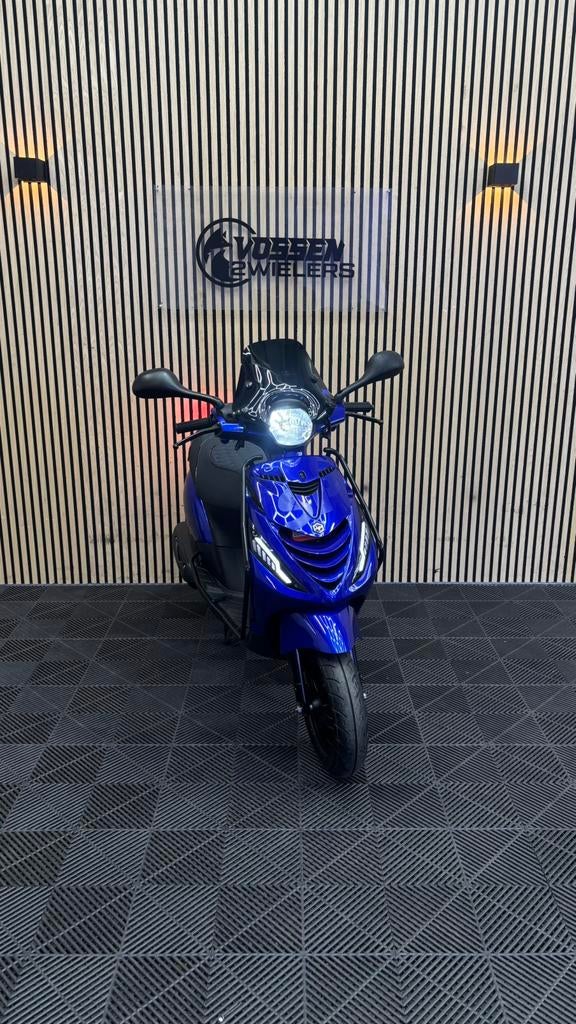 Piaggio Zip | Custom | Candy Blue | Full option | E4