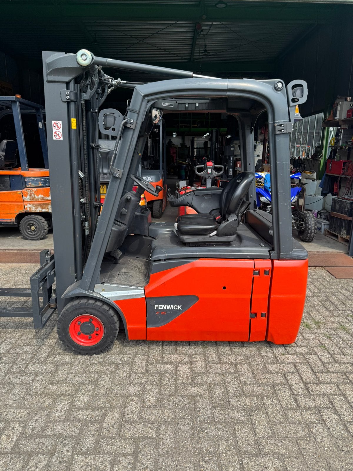 Super nette Linde E16L-02 met batterij uit 2025, 1000 tot 2000 kg, Ophalen, Elektrisch, Heftruck