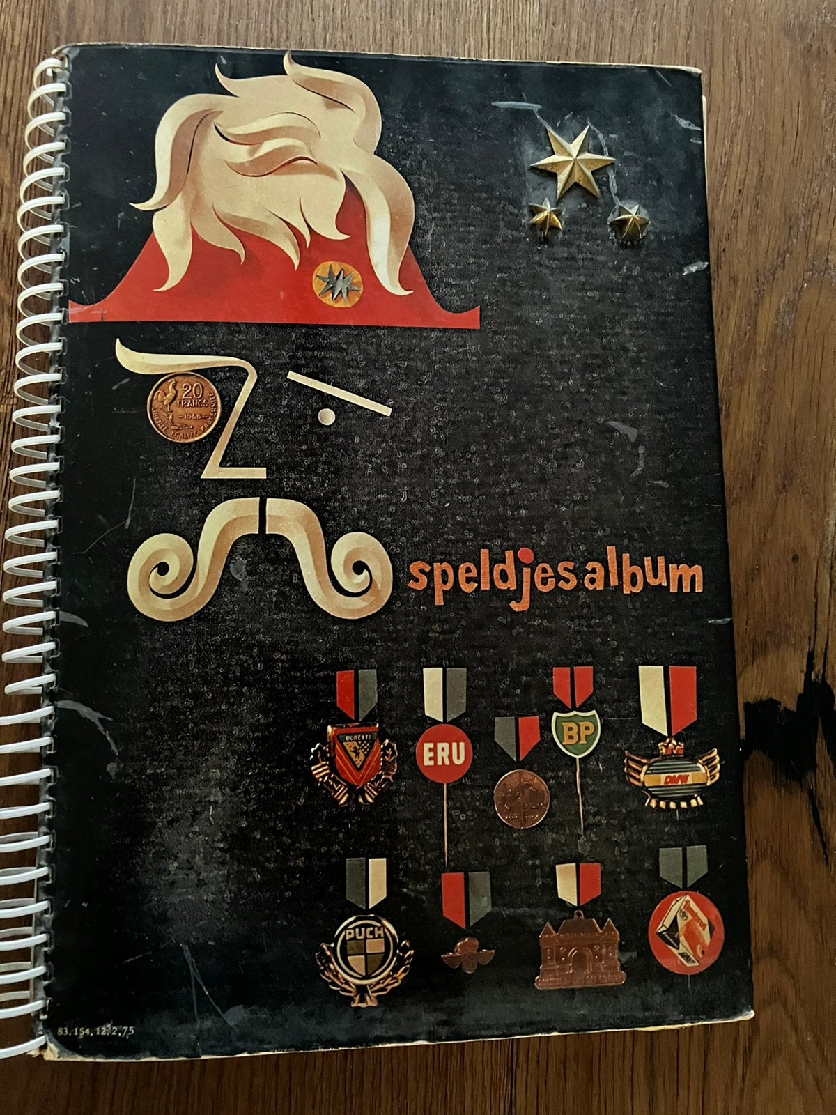 Vintage Speldjesalbum Jaren 60/70 – Incl. Beatles, Hoss, Verzamelen, Ophalen of Verzenden, Gebruikt, Overige onderwerpen, Speldje of Pin