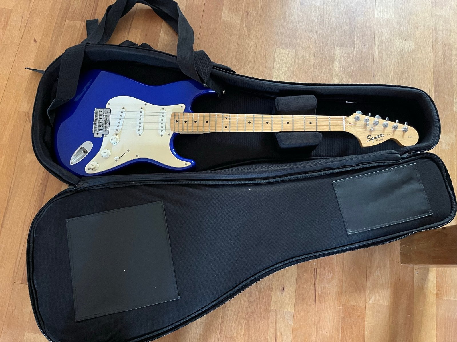 Squier Stratocaster by Fender - Blauw - Elektrische gitaar, Ophalen, Zo goed als nieuw, Solid body, Fender