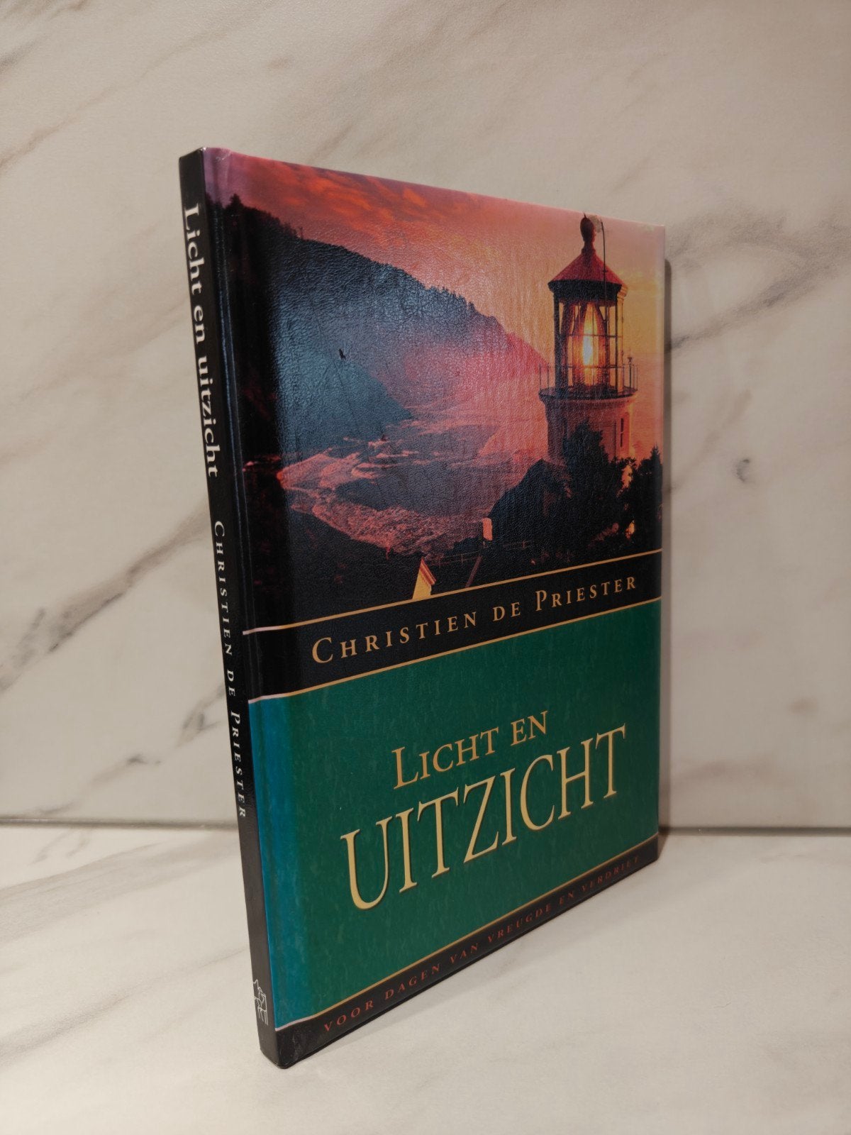 Christien de Priester: Licht en uitzicht., Ophalen of Verzenden, Gelezen