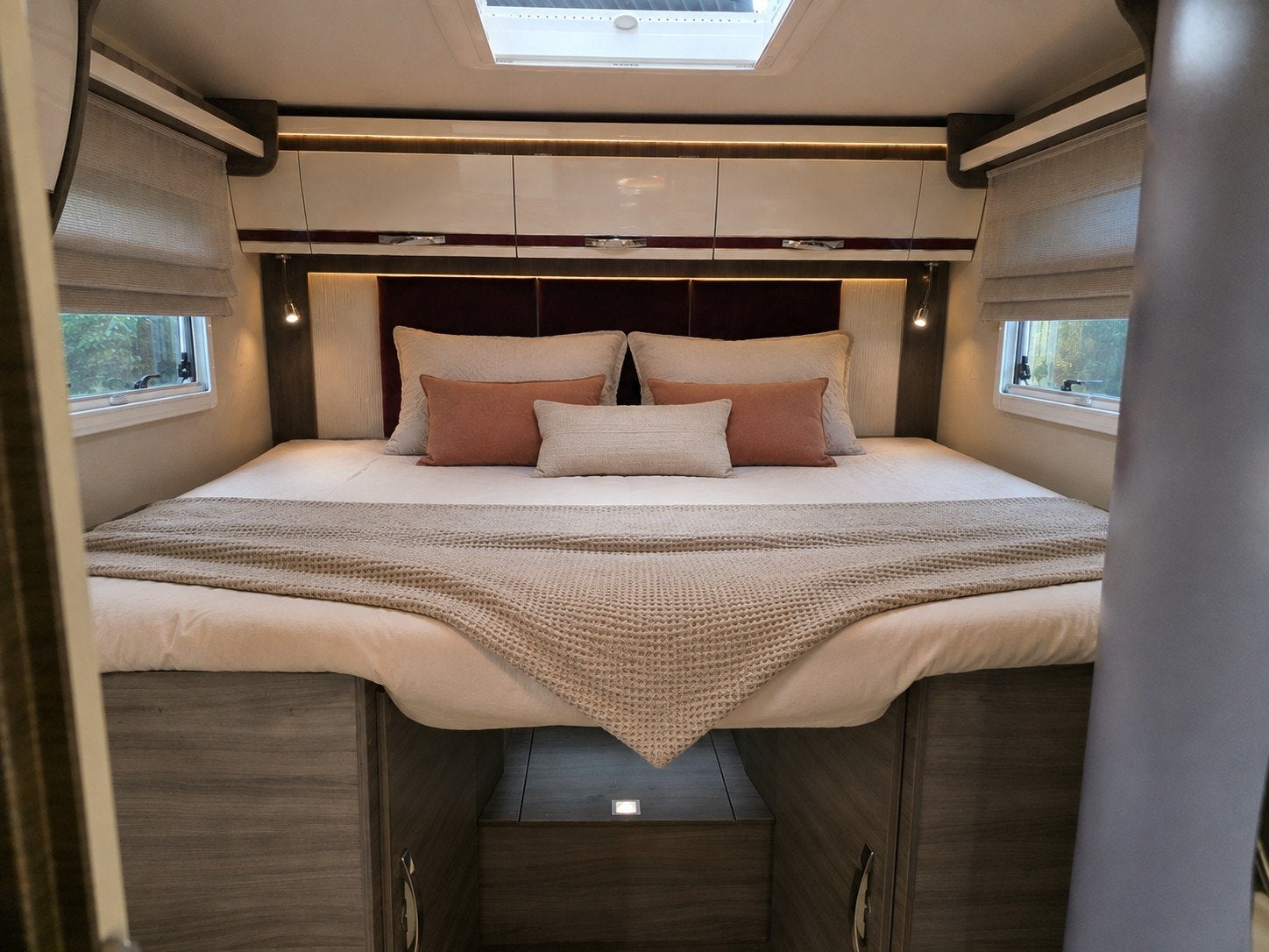 Foto 11 van McLouis 473 G Carat | 2017 | Euro 6  | Zeer compleet € 49750