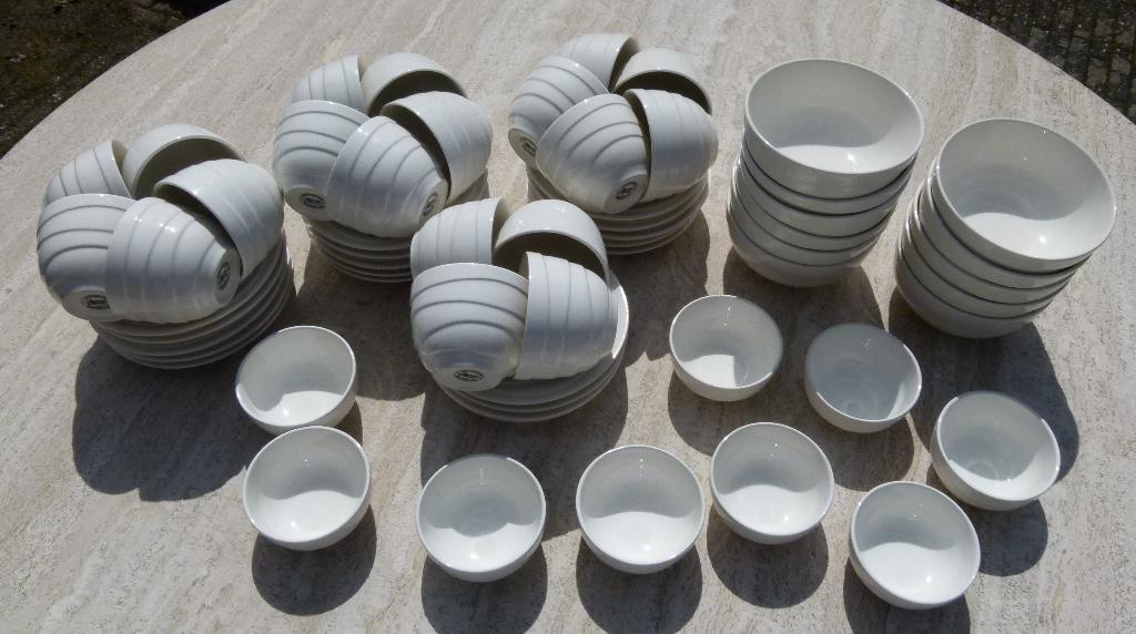 Jamie Oliver Waves Servies, Huis en Inrichting, Keuken | Servies, Nieuw, Compleet servies, Wedgwood, Porselein, Ophalen of Verzenden