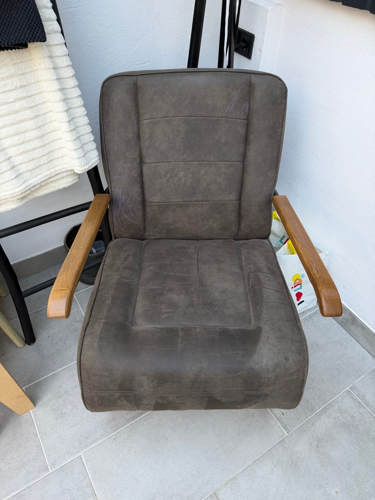 Comfortabele fauteuil met houten armleuningen, Ophalen, Gebruikt, Bruin, Eén