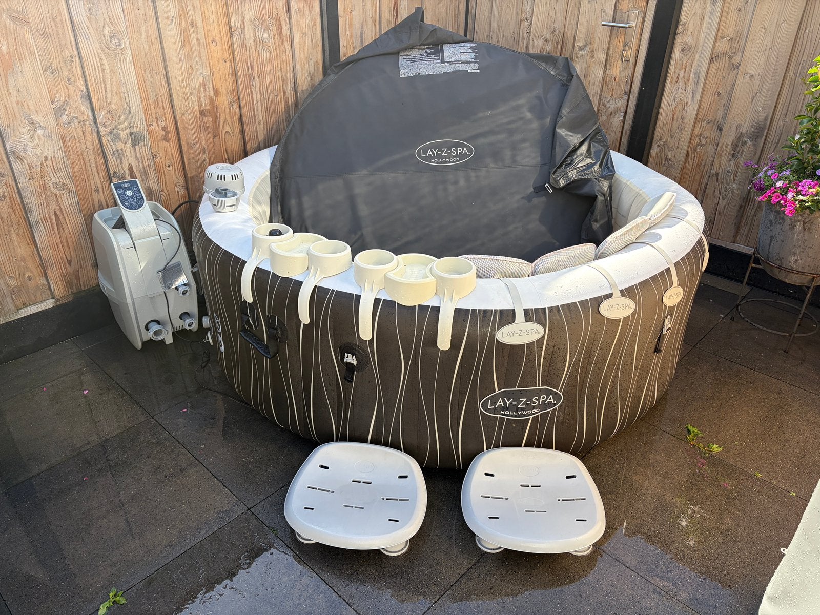 Jacuzzi lay-z spa met verlichting, Ophalen, Zo goed als nieuw, Pomp