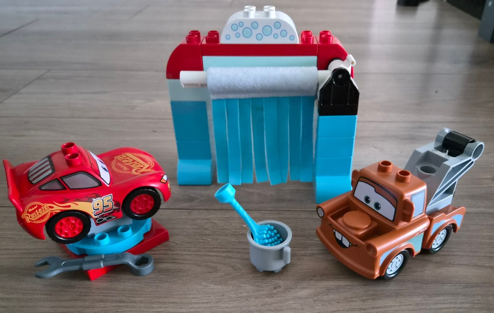 LEGO Duplo 10996 Bliksem McQueen & Takelwagen's Wasplezier, Inclusief instructies, Overige thema's, Ophalen of Verzenden, Zo goed als nieuw