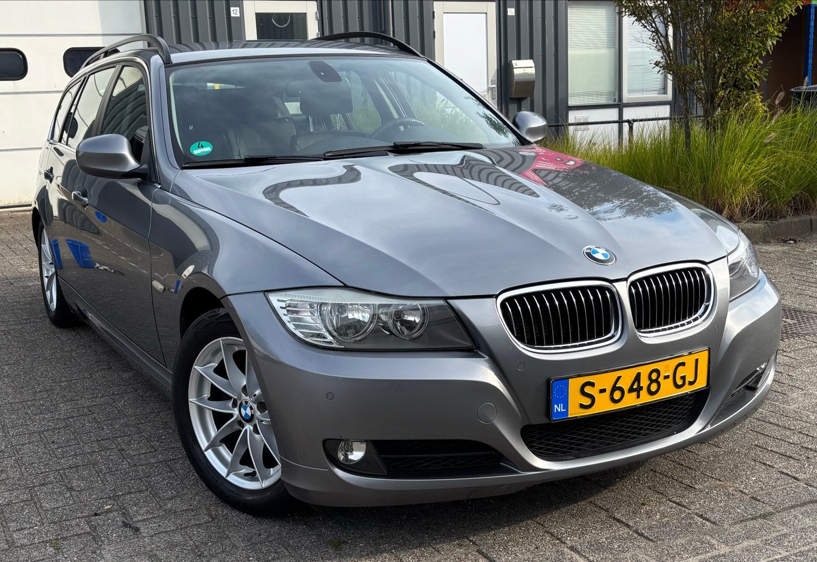 BMW 3-Serie 3.0 I 325 Touring AUT 2010 Grijs YOUNGTIMER, Achterwielaandrijving, Alcantara, 2996 cc, Stationwagon