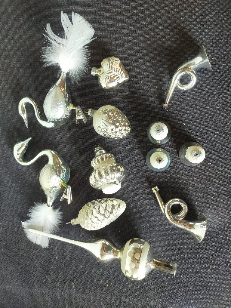 11 VINTAGE KERSTBALLEN EN 1 PIEK, Diversen, Ophalen of Verzenden, Gebruikt