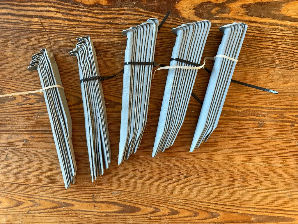 Metalen tent haringen 77 stuks (lengte: 21-28cm), Ophalen of Verzenden, Zo goed als nieuw