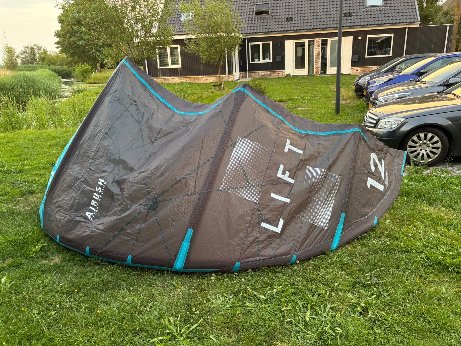 Airush Lift V1 12m met bar, Watersport en Boten, Kitesurfen, Geen board, Ophalen of Verzenden, Zo goed als nieuw, 12 m²