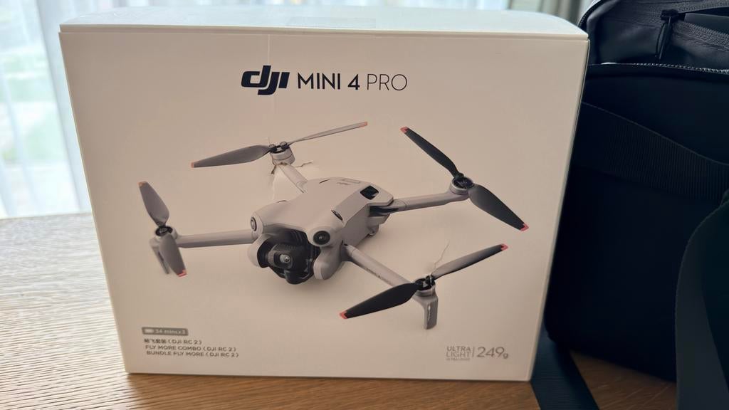 DJI Mini 4 Pro Fly More Combo met RC 2 Controller, 30 tot 45 minuten, Cameradrone, Ophalen of Verzenden, Zo goed als nieuw