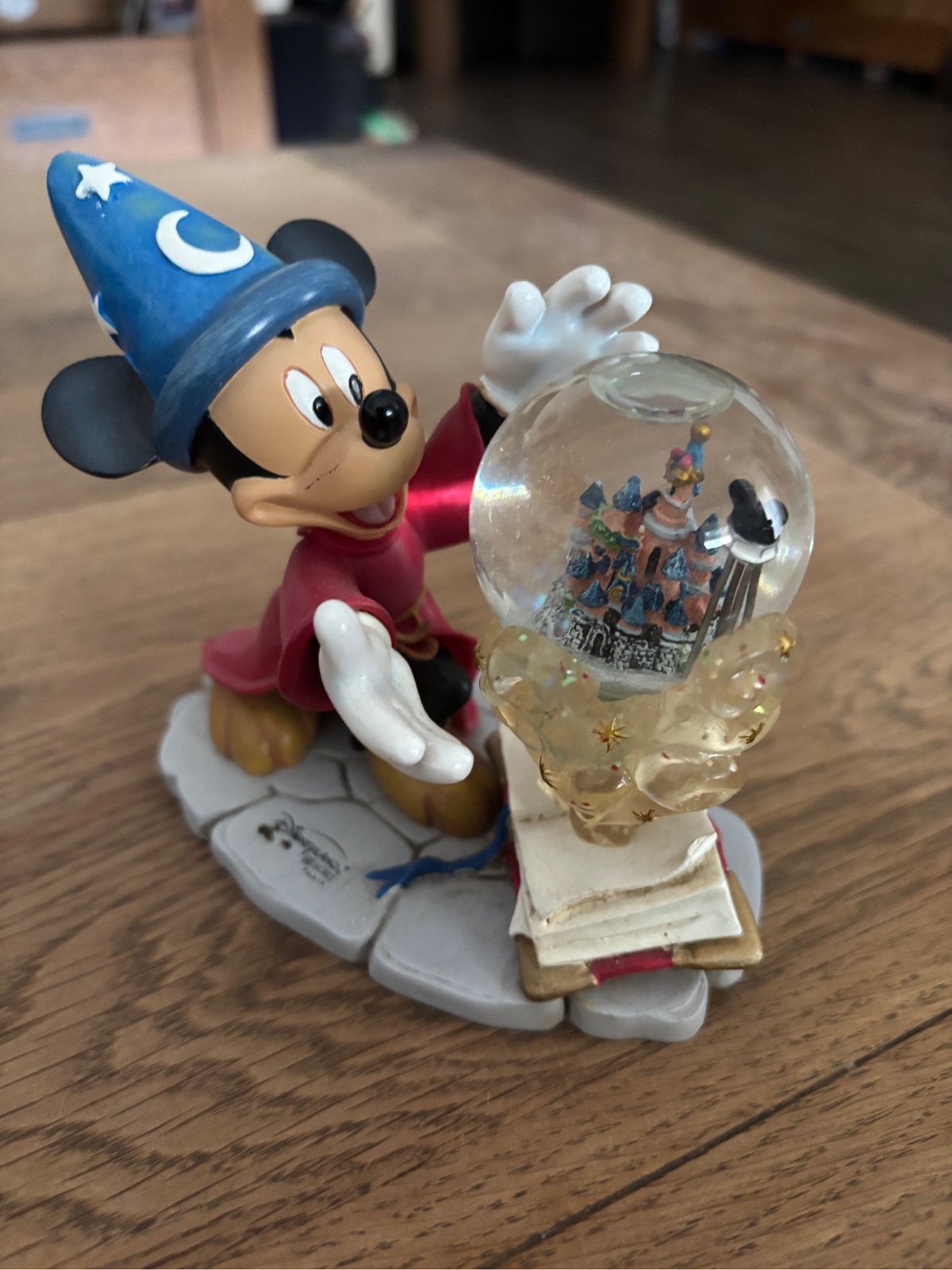 Leuke mickey mouse snowglobe, Ophalen of Verzenden, Mickey Mouse, Zo goed als nieuw, Beeldje of Figuurtje